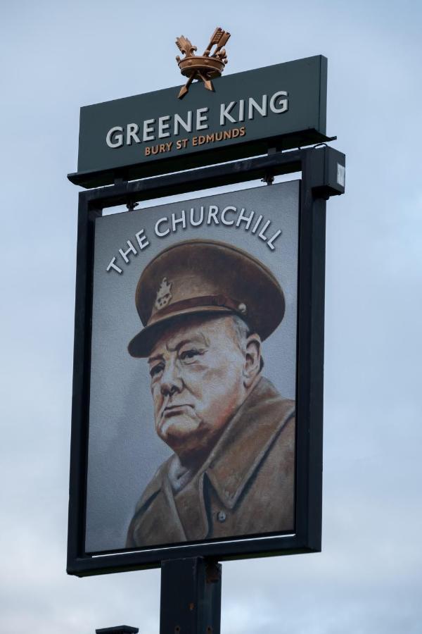 The Churchill By Greene King Inns Royal Wootton Bassett Ngoại thất bức ảnh
