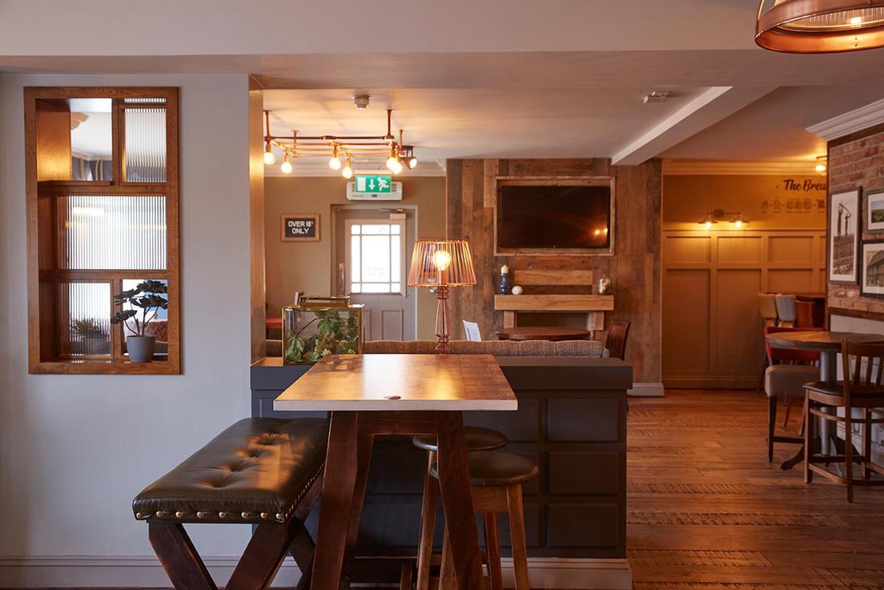 The Churchill By Greene King Inns Royal Wootton Bassett Ngoại thất bức ảnh