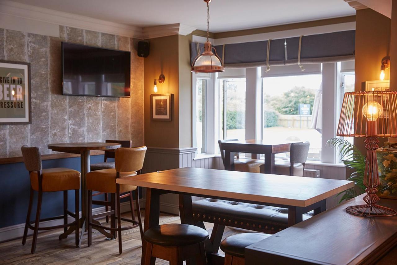The Churchill By Greene King Inns Royal Wootton Bassett Ngoại thất bức ảnh