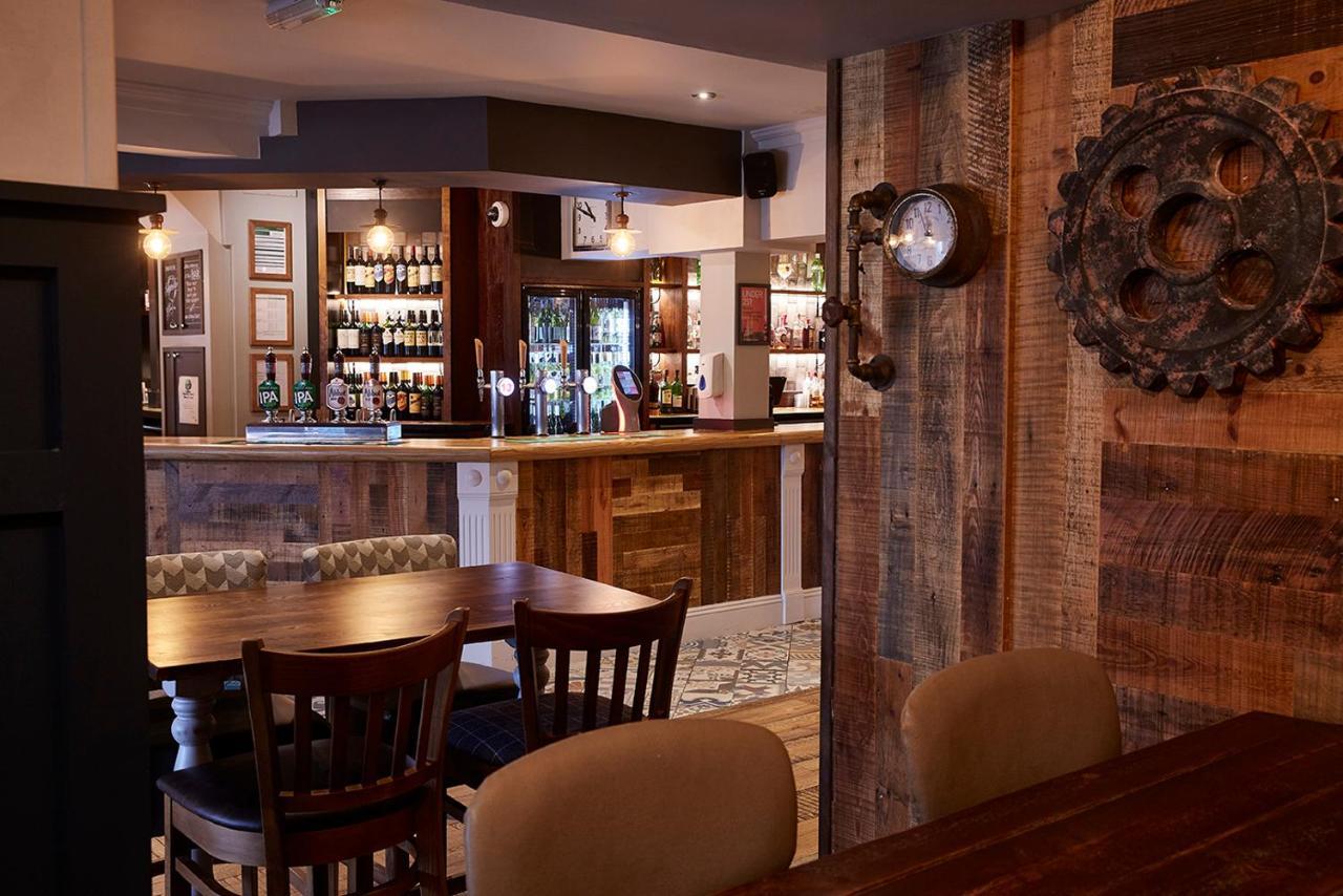 The Churchill By Greene King Inns Royal Wootton Bassett Ngoại thất bức ảnh