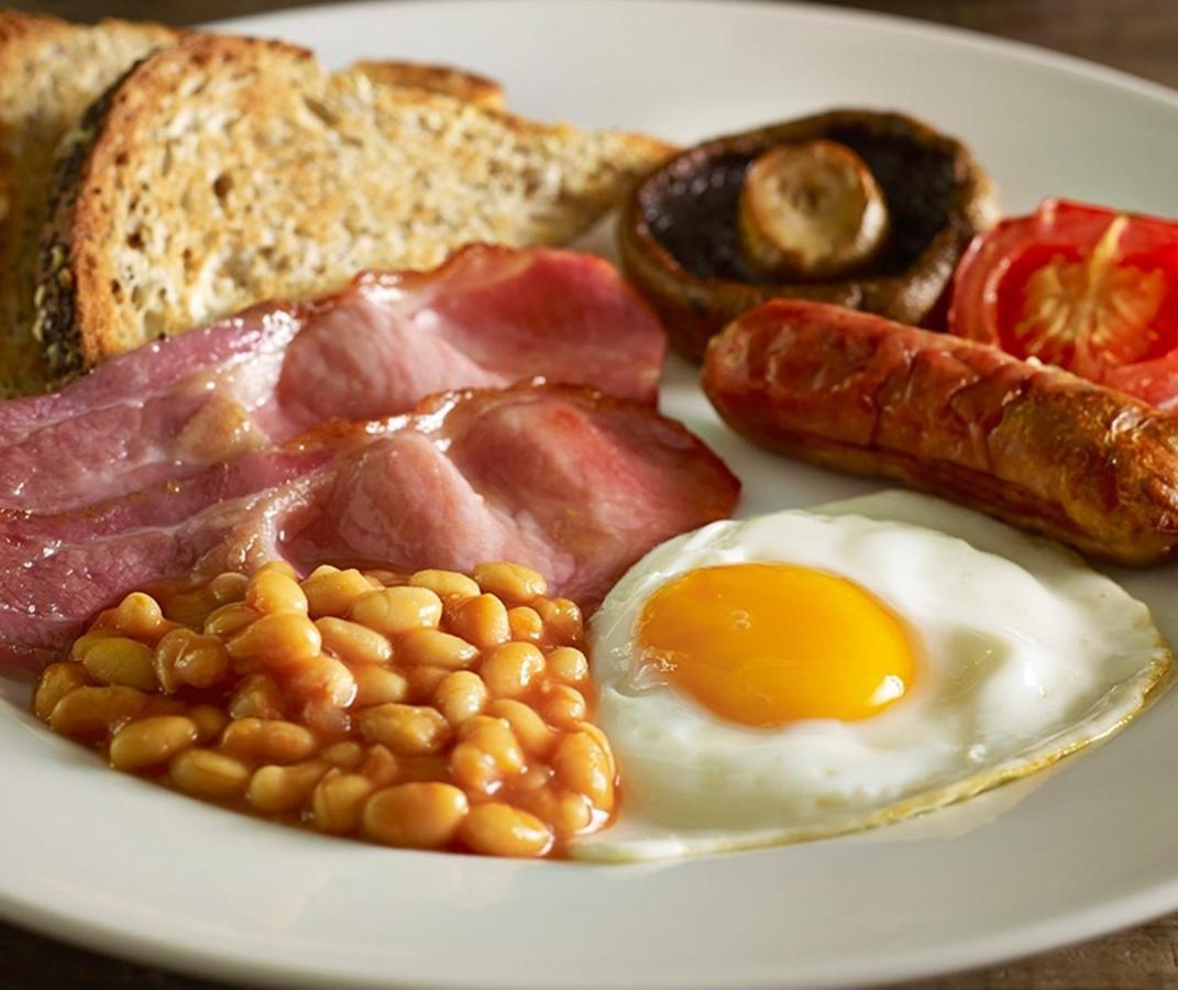The Churchill By Greene King Inns Royal Wootton Bassett Ngoại thất bức ảnh
