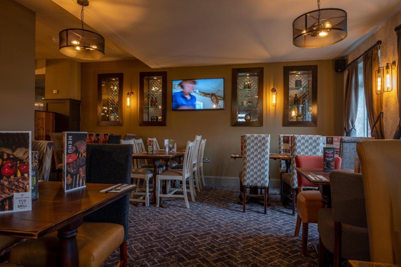 The Churchill By Greene King Inns Royal Wootton Bassett Ngoại thất bức ảnh