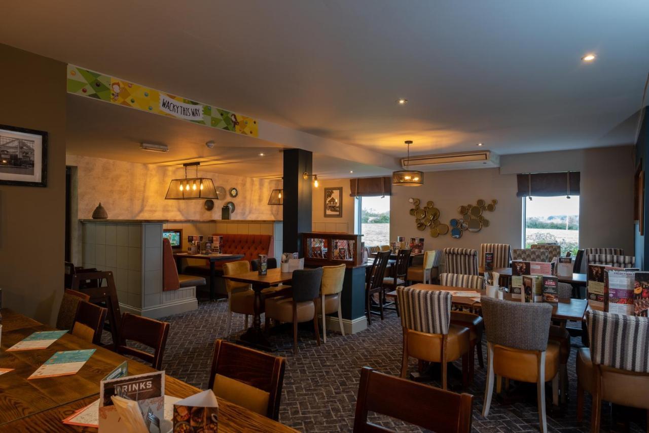 The Churchill By Greene King Inns Royal Wootton Bassett Ngoại thất bức ảnh