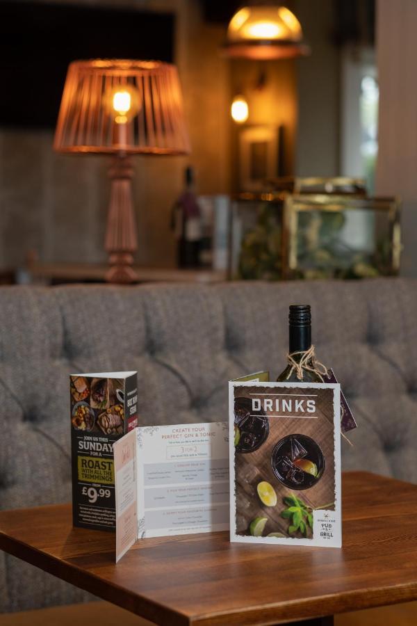The Churchill By Greene King Inns Royal Wootton Bassett Ngoại thất bức ảnh